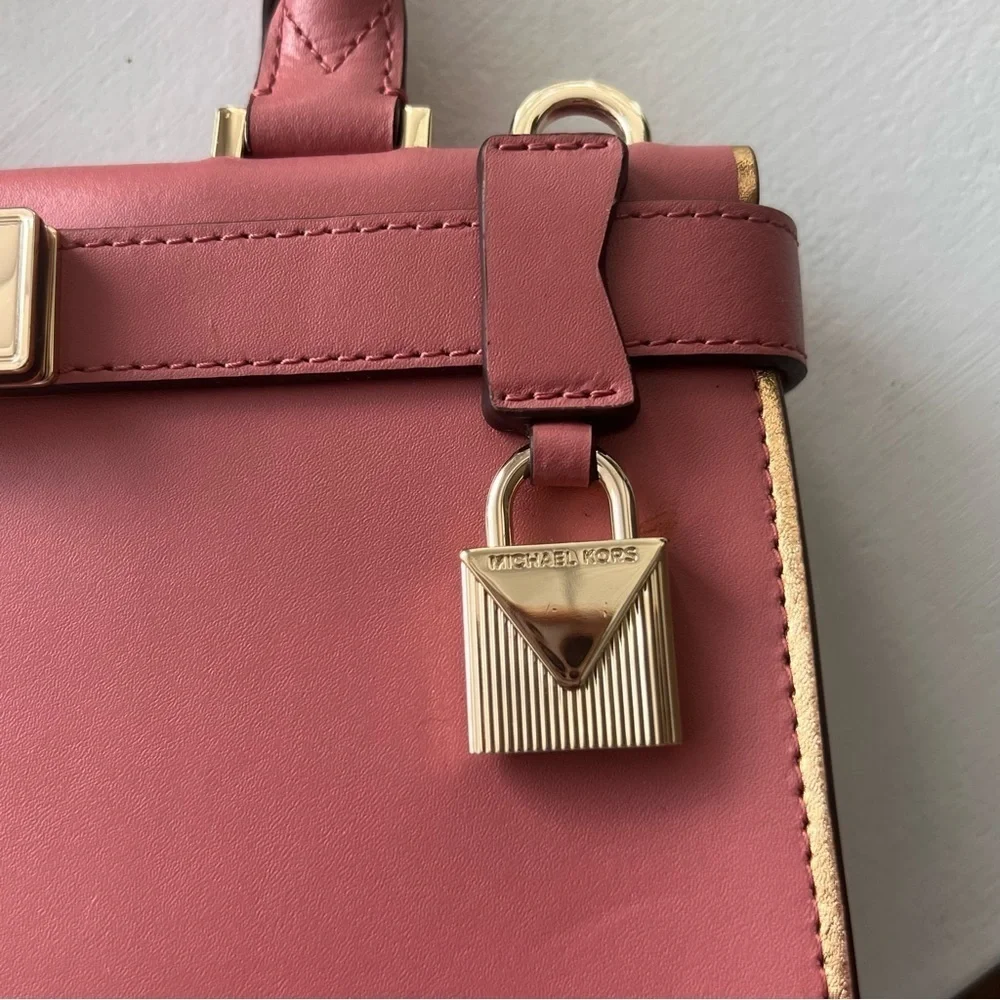 Michael Kors Tatiana Mini Leather Bag with lock charm - Picture 6 of 16